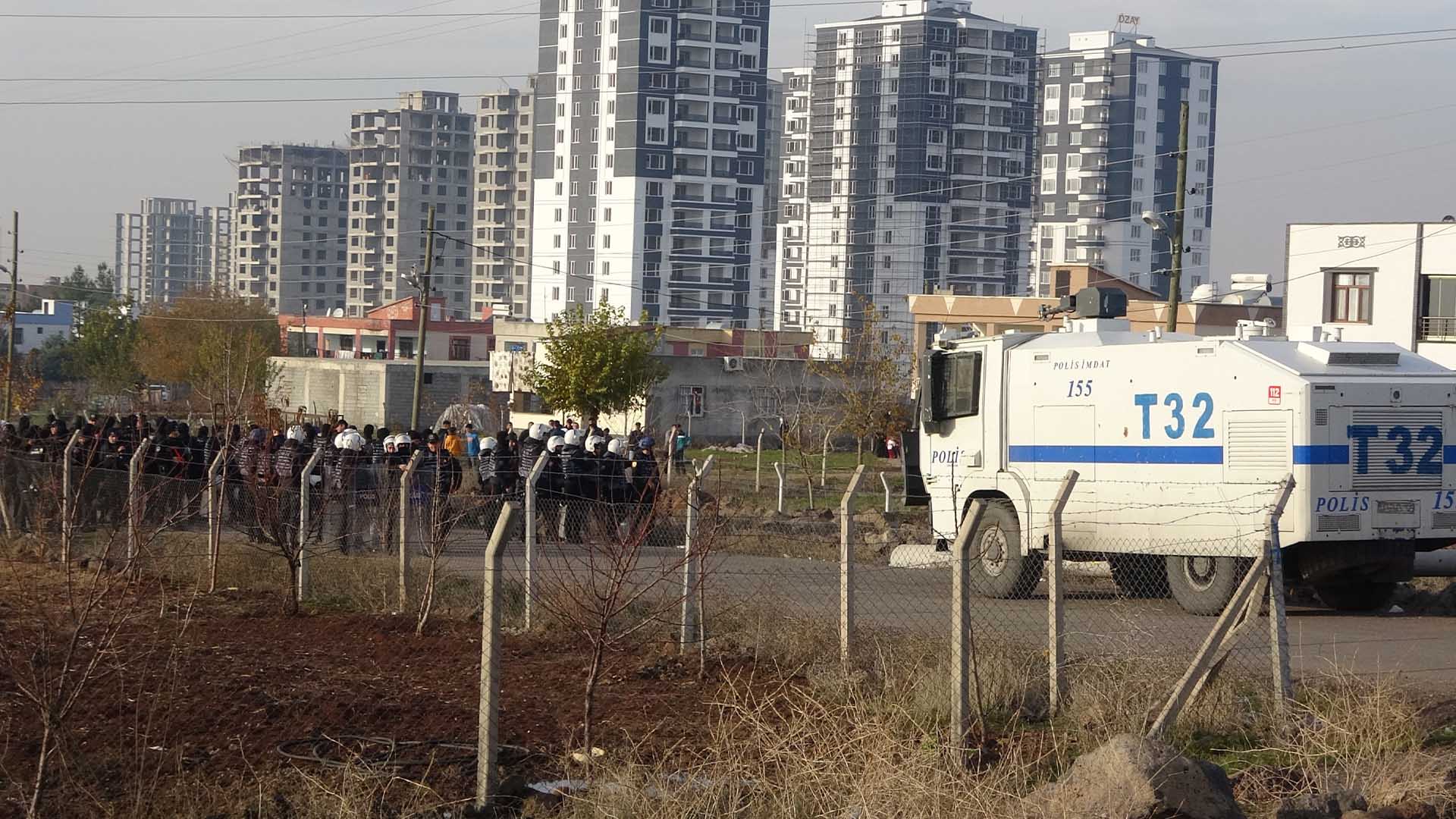 Diyarbakır’da Ortalık Savaş Alanına Döndü 9 Yaralı 2