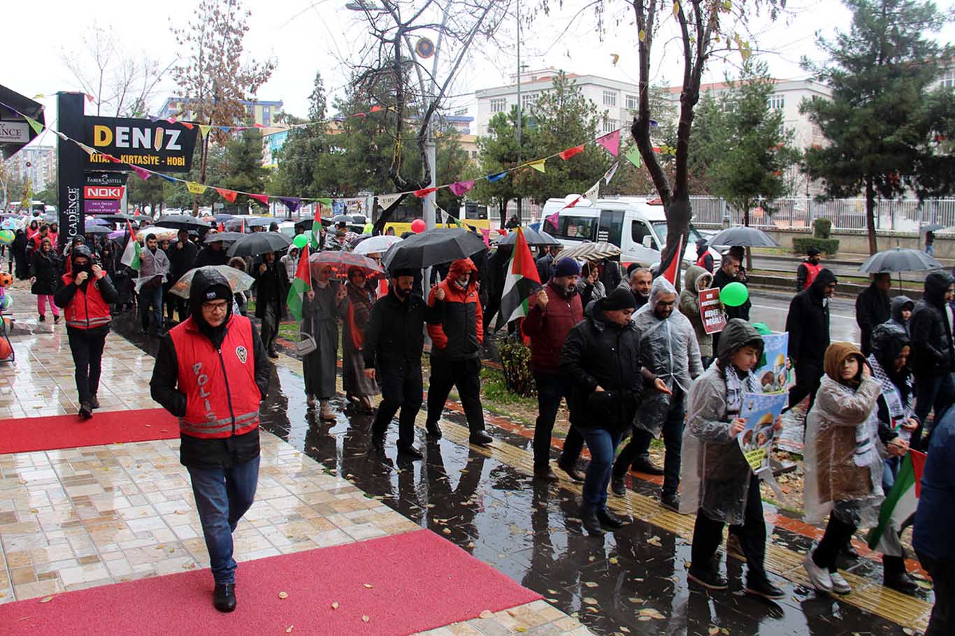 Diyarbakır'da Sağlık Çalışanları Ve Çocuklar, Gazzeli Şehit Çocuklar Için Yürüdü 11