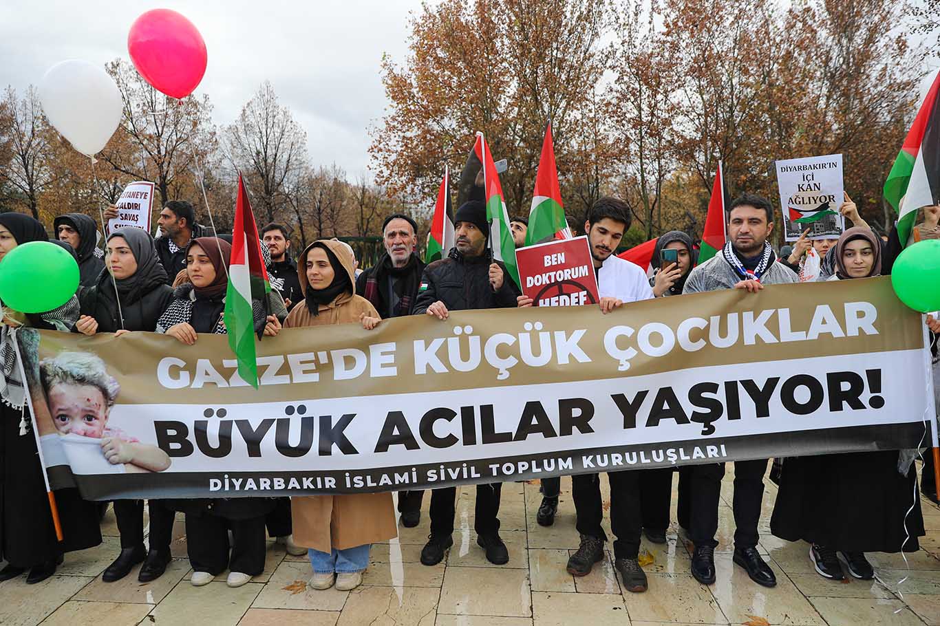 Diyarbakır'da Sağlık Çalışanları Ve Çocuklar, Gazzeli Şehit Çocuklar Için Yürüdü 13