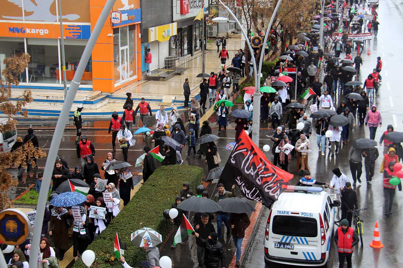 Diyarbakır'da Sağlık Çalışanları Ve Çocuklar, Gazzeli Şehit Çocuklar Için Yürüdü 9