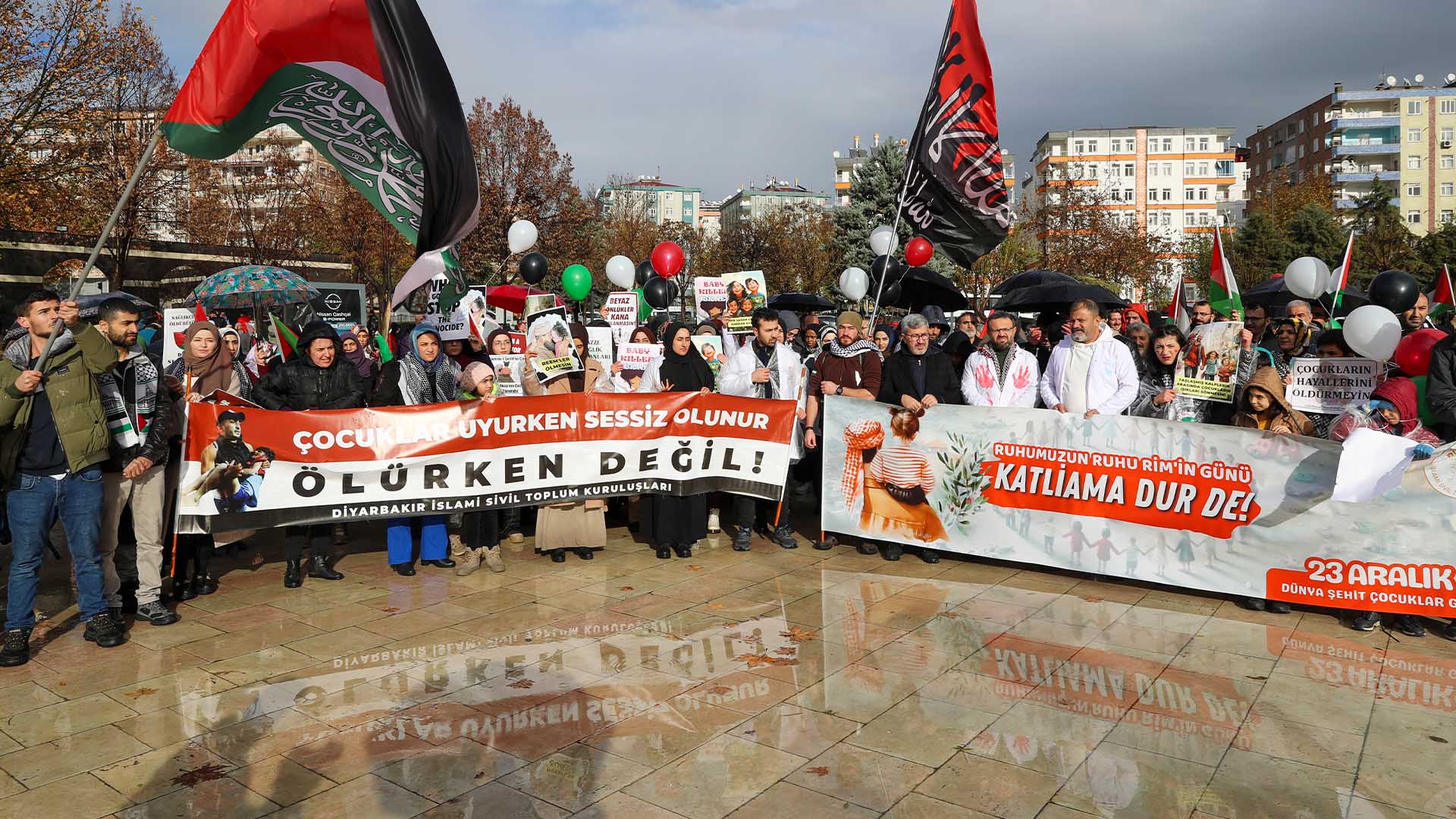 Diyarbakır'da Sağlık Çalışanları Ve Çocuklar, Gazzeli Şehit Çocuklar Için Yürüdü