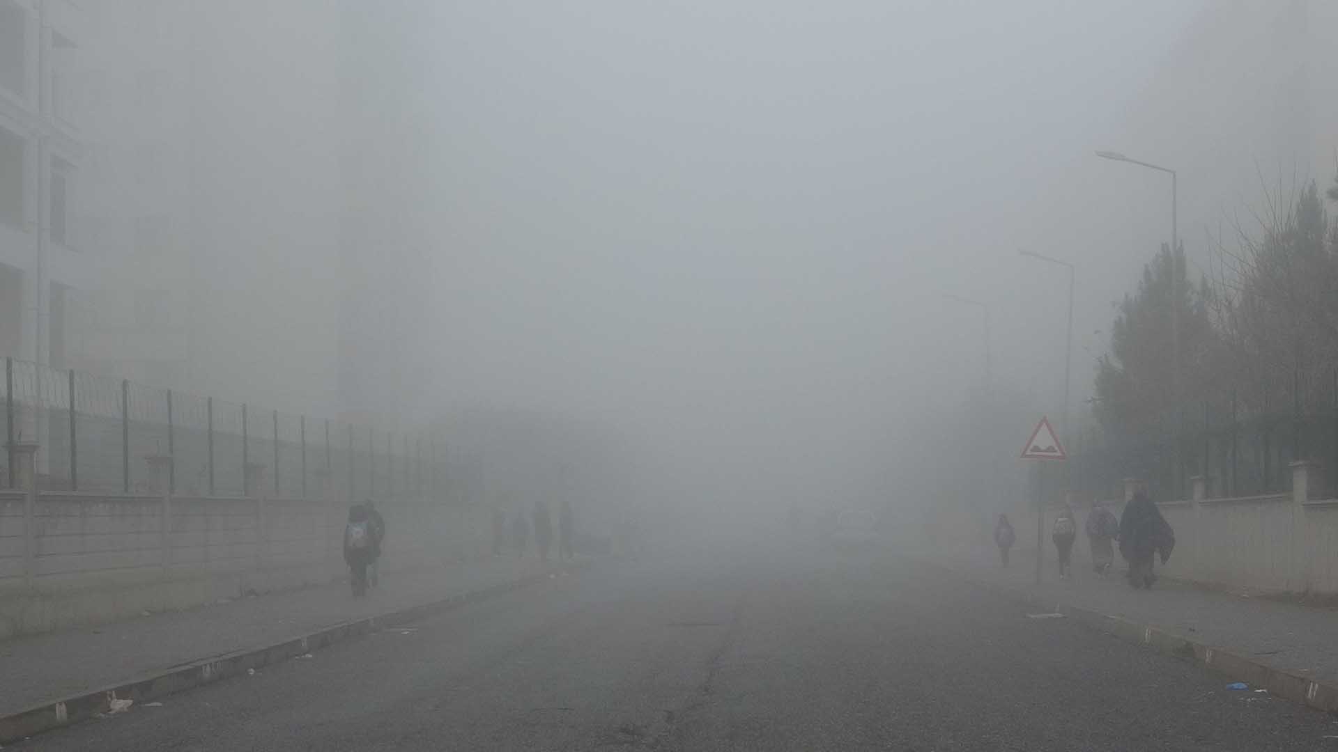 Diyarbakır’da Sis Etkisini Gündüz De Sürdürdü