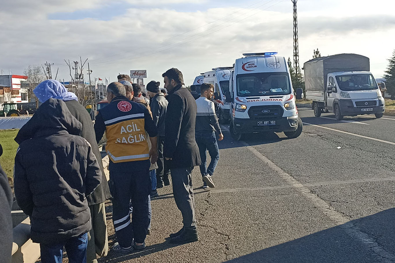 Diyarbakır'da Yolcu Minibüsü Devrildi 1’I Ağır 15 Yaralı 4