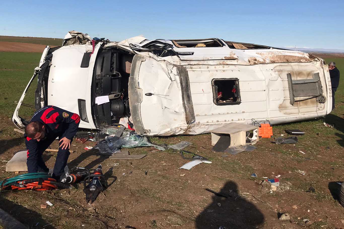 Diyarbakır'da Yolcu Minibüsü Devrildi 1’I Ağır 15 Yaralı 6