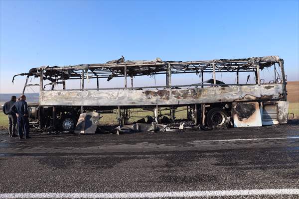 Diyarbakır’da Yolcu Otobüsü Alev Topuna Döndü Kullanılamaz Hale Geldi!1