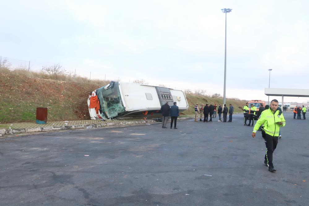 Diyarbakır'dan İzmir'e Giden Yolcu Otobüsü Ile Tir Çarpıştı 10 Yaralı-3