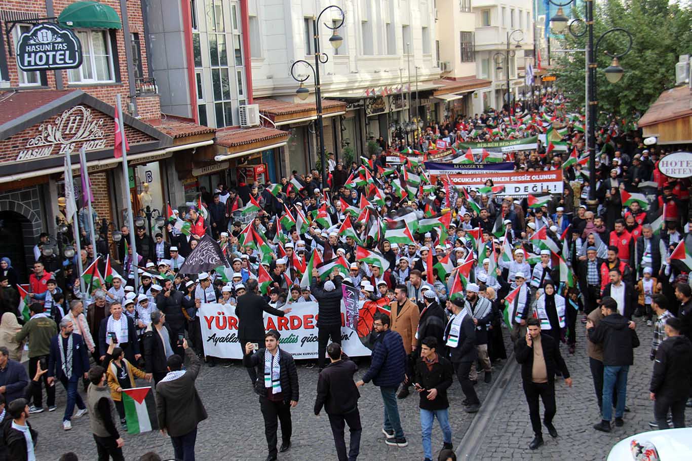 Diyarbakırlı Çocuklar Gazzeli Akranları Için Yürüdü 1