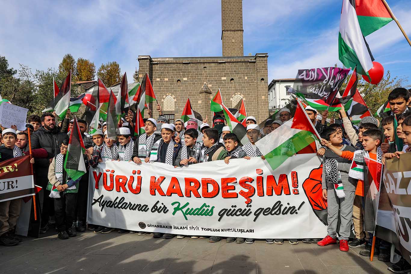 Diyarbakırlı Çocuklar Gazzeli Akranları Için Yürüdü 12