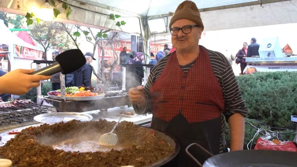 En Hızlı Kebap Yeme Yarışmasında Heyecan Doruktababa Oğul Bile Birbirine Rakip Oldu