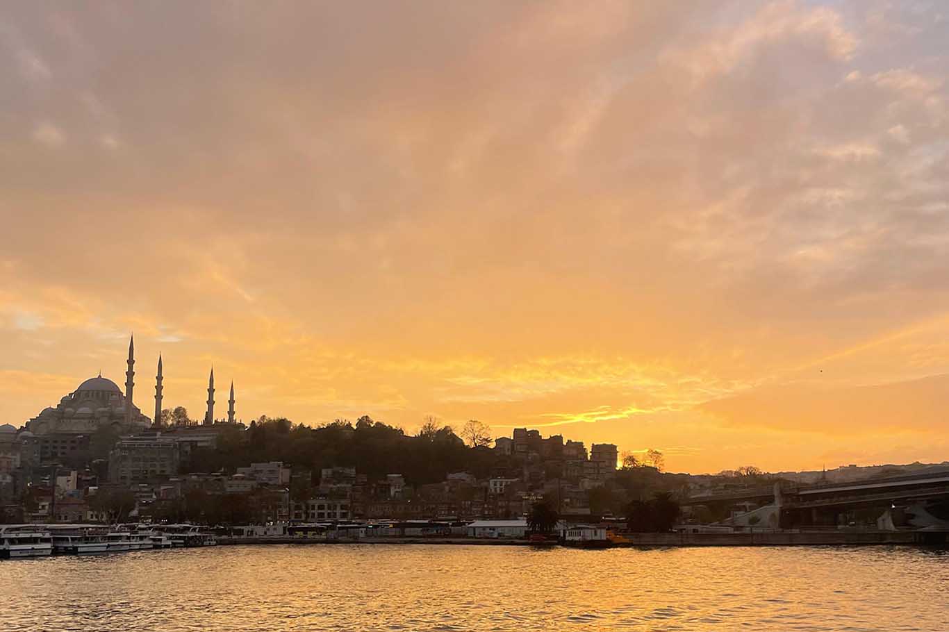 İstanbul'da Gün Batımı, Büyüleyici Bir Manzara Sundu 1