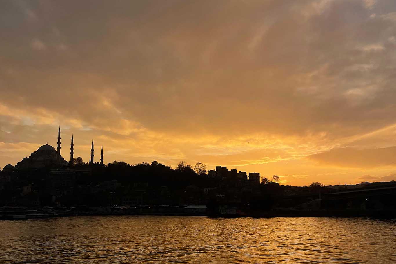 İstanbul'da Gün Batımı, Büyüleyici Bir Manzara Sundu 4