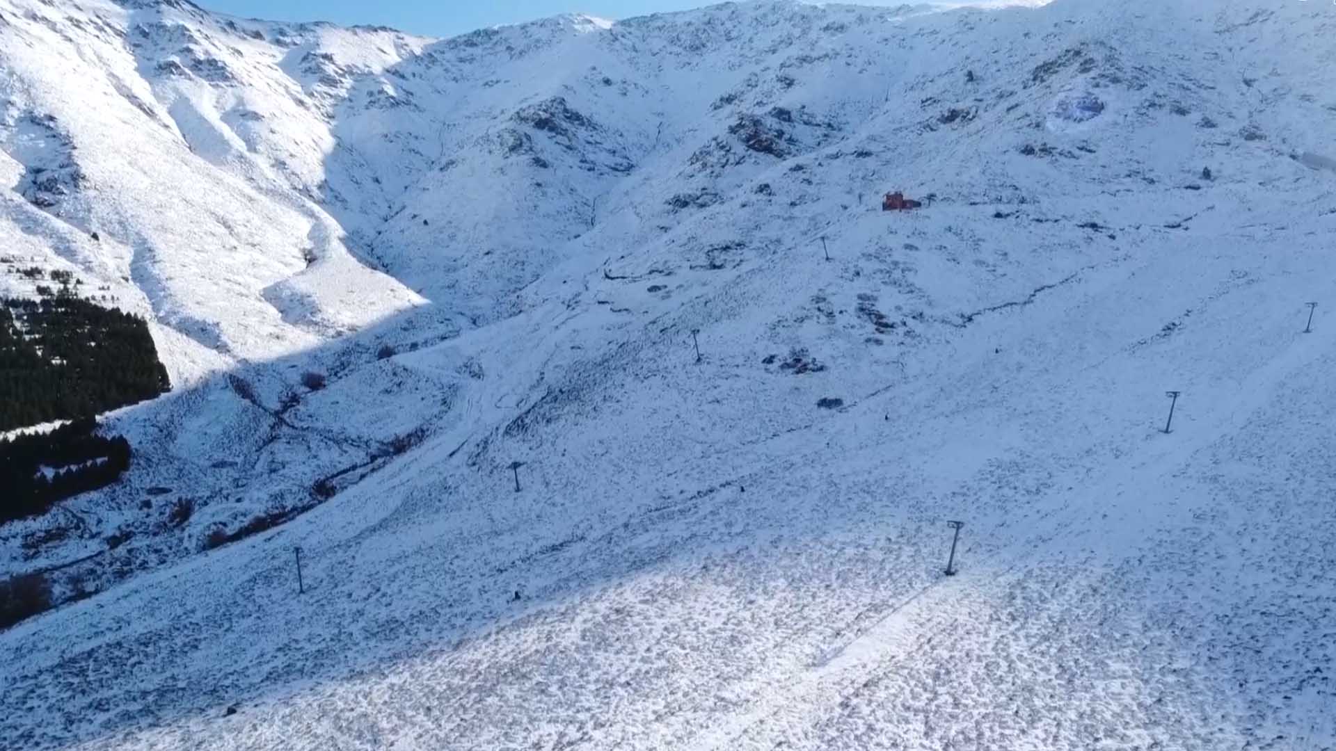 İzmir’de O Mahalle, Karla Kaplandı 6 Santimetreye Ulaştı 3