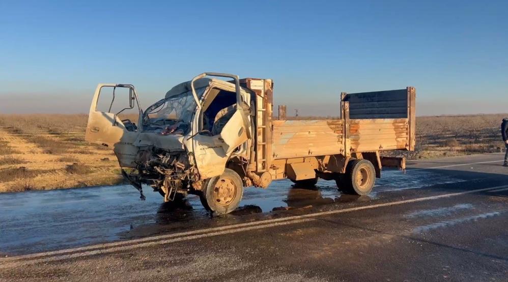 Şanlıurfa’da Kamyonet Tıra Arkadan Çarptı3