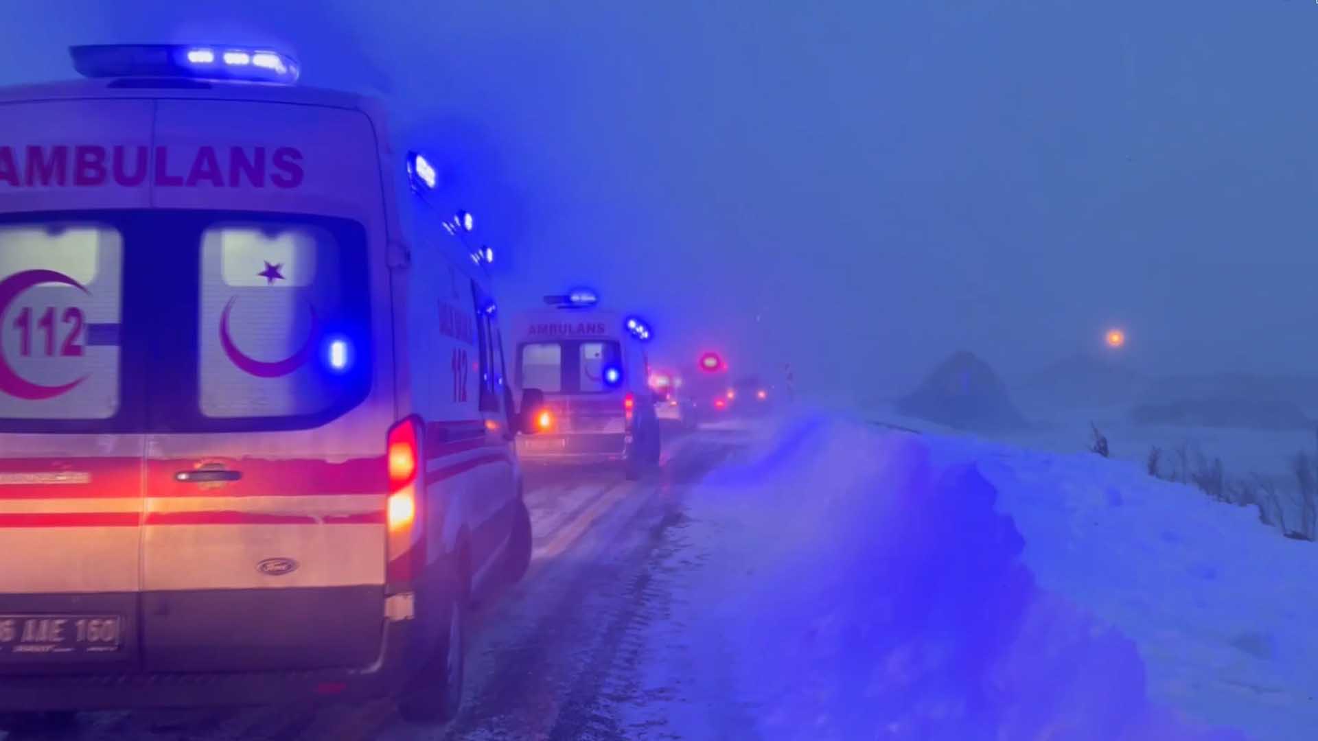 Yoğun Kar Ve Tipi Kazaya Neden Oldu 1’I Bebek 17 Yaralı 1