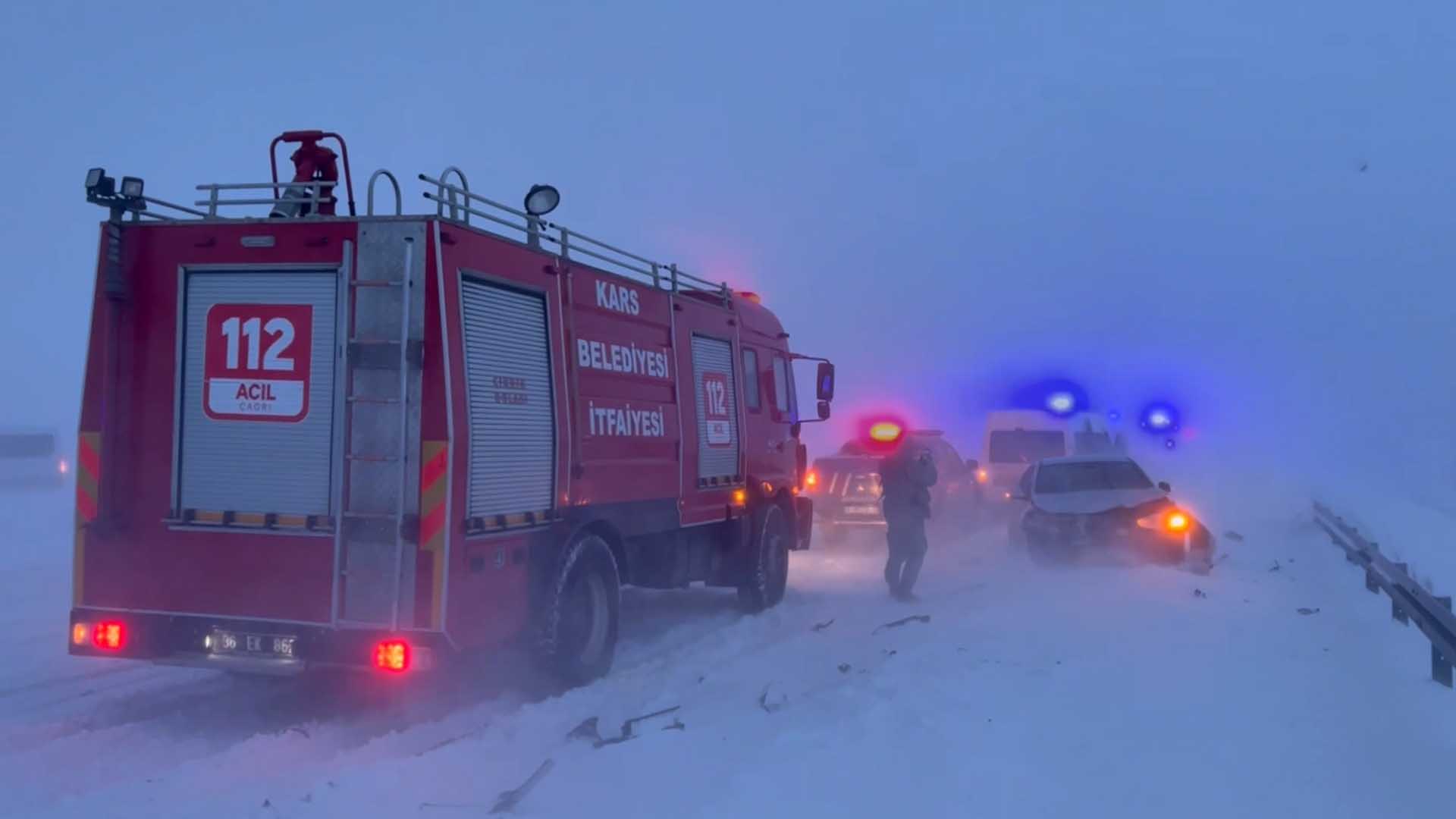 Yoğun Kar Ve Tipi Kazaya Neden Oldu 1’I Bebek 17 Yaralı 4