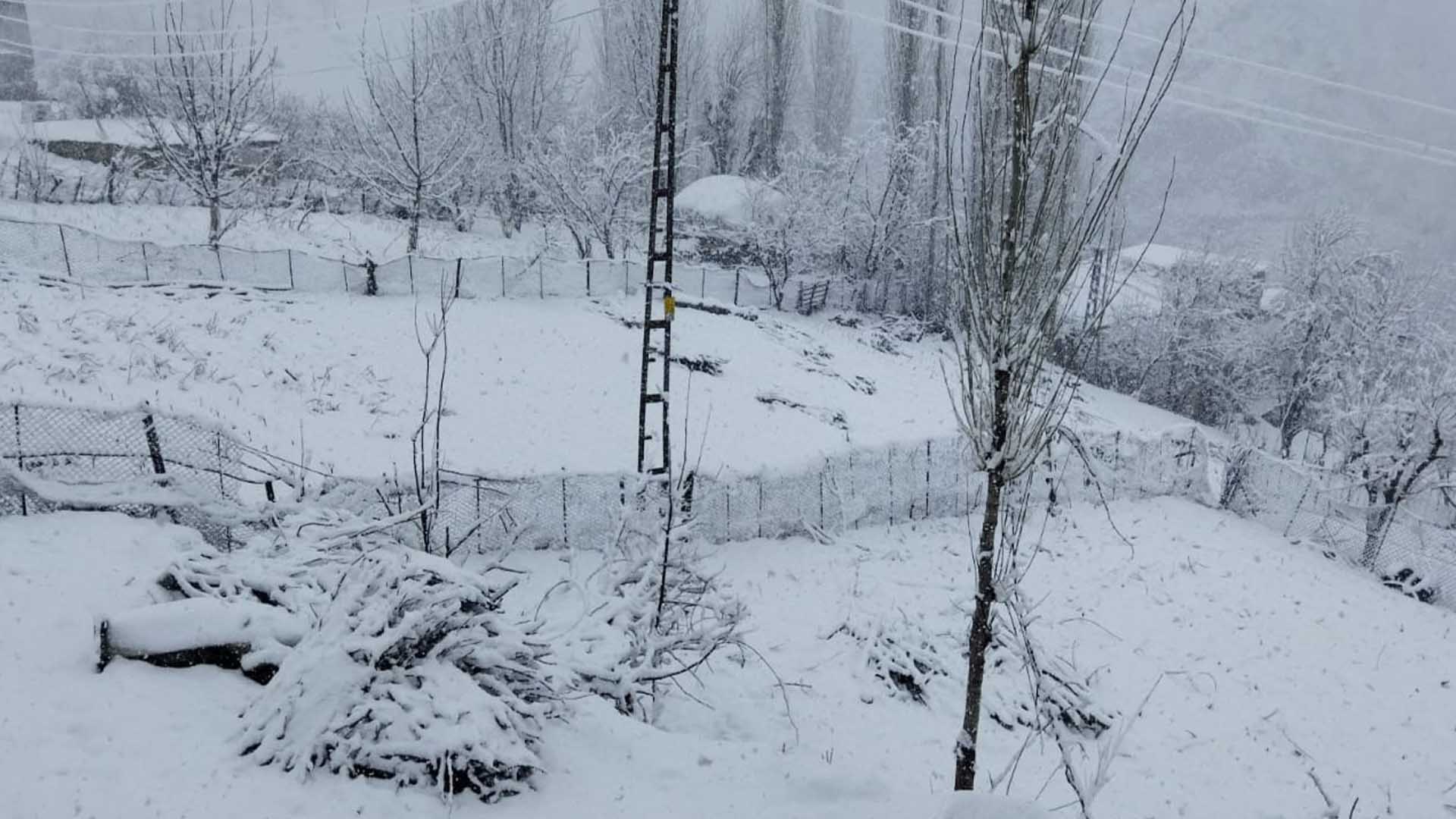 70'In Üzerinde Köy Yolu Kardan Ulaşıma Kapadı 1
