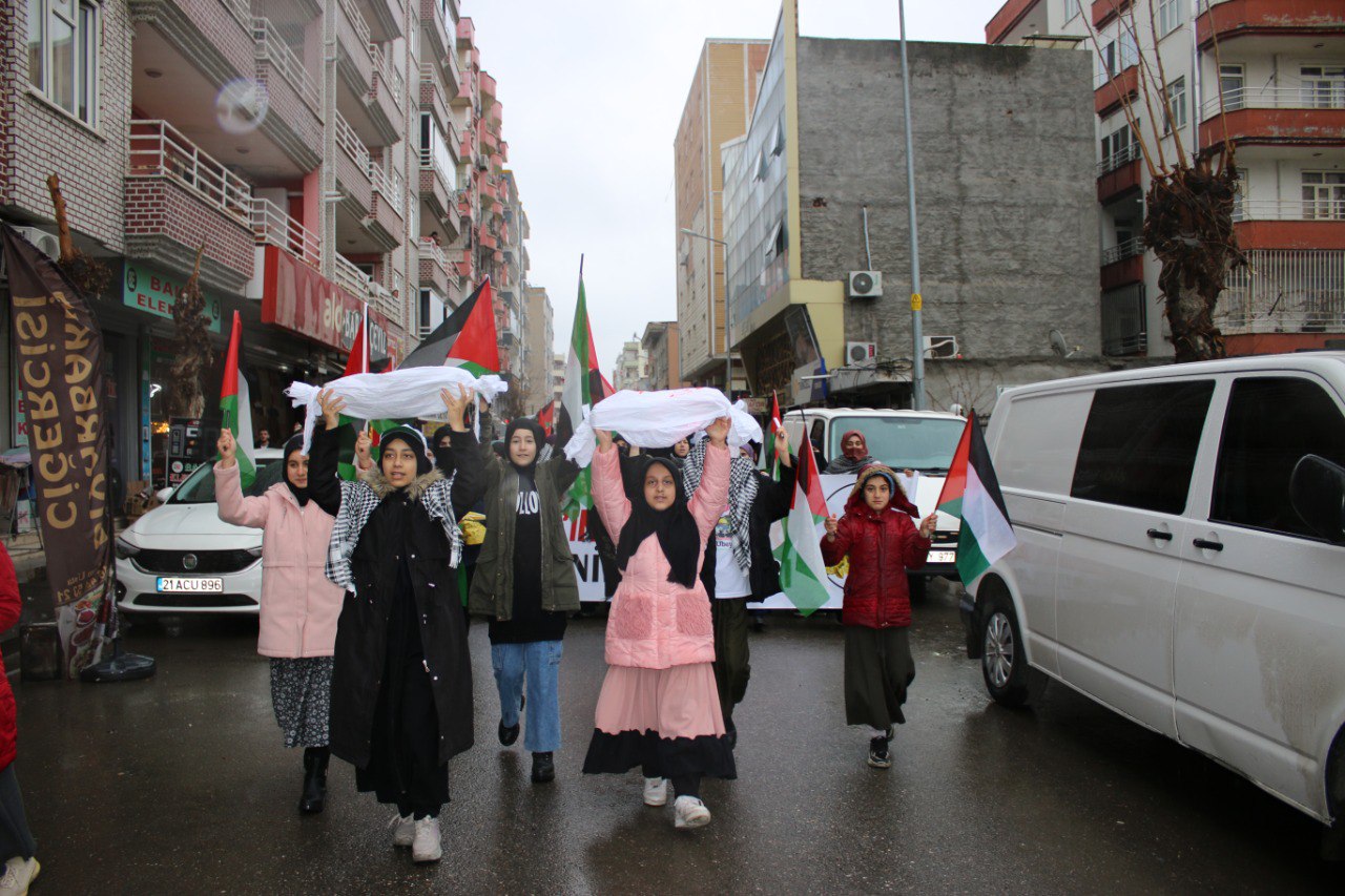 Bismil'de Gençler Gazze Için Yürüdü 30