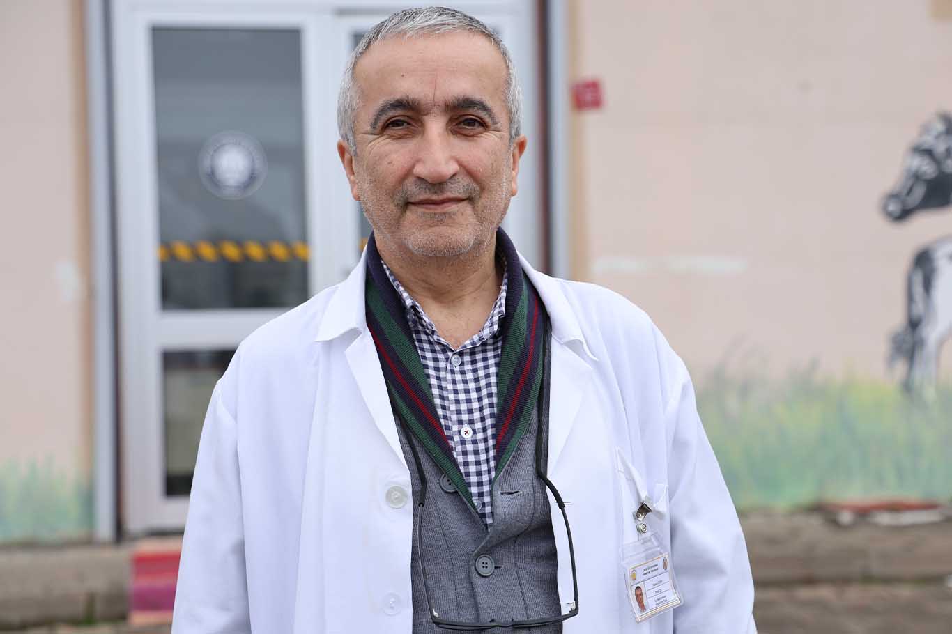 Dicle Üniversitesi Veterinerlik Fakültesi Hayvan Hastanesi Başhekimi Prof. Dr. Hasan İçen