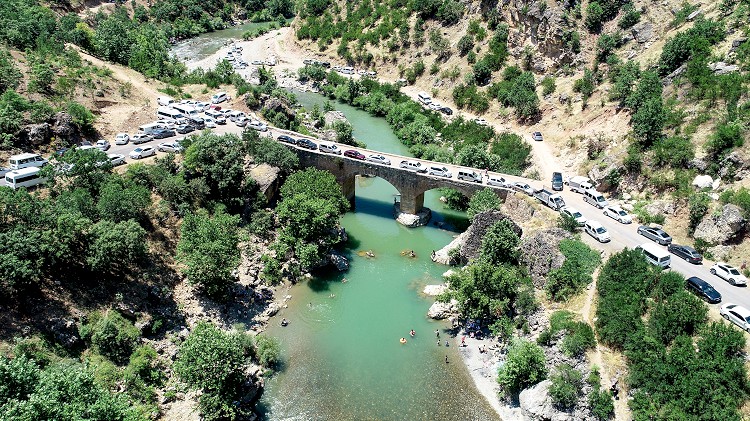 Di̇yarbakir Gelîyê Godernê (Taş Köprü)