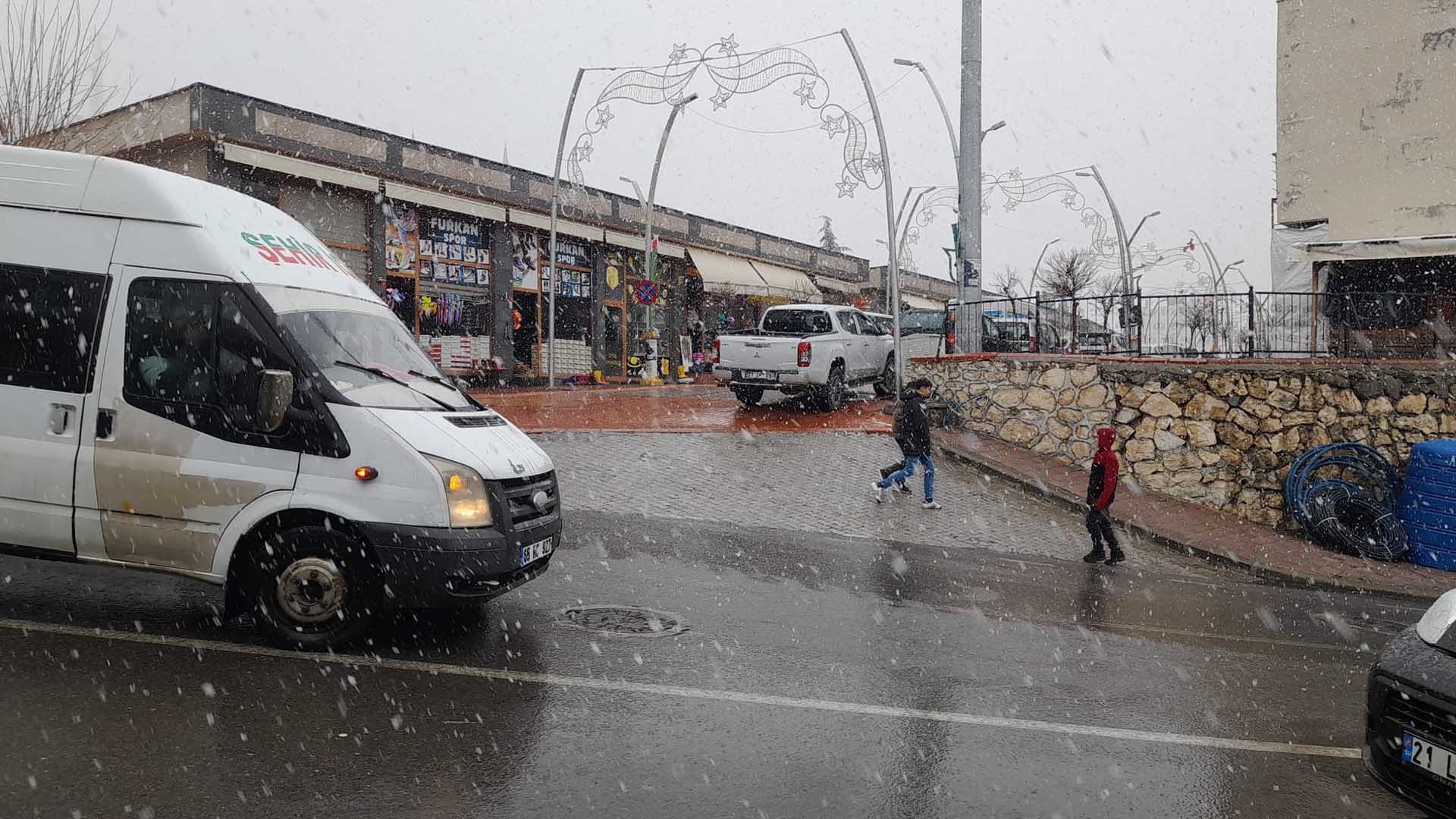 Diyarbakır Ve Ilçelerinde Kar Yağışı Etkili Oldu 1