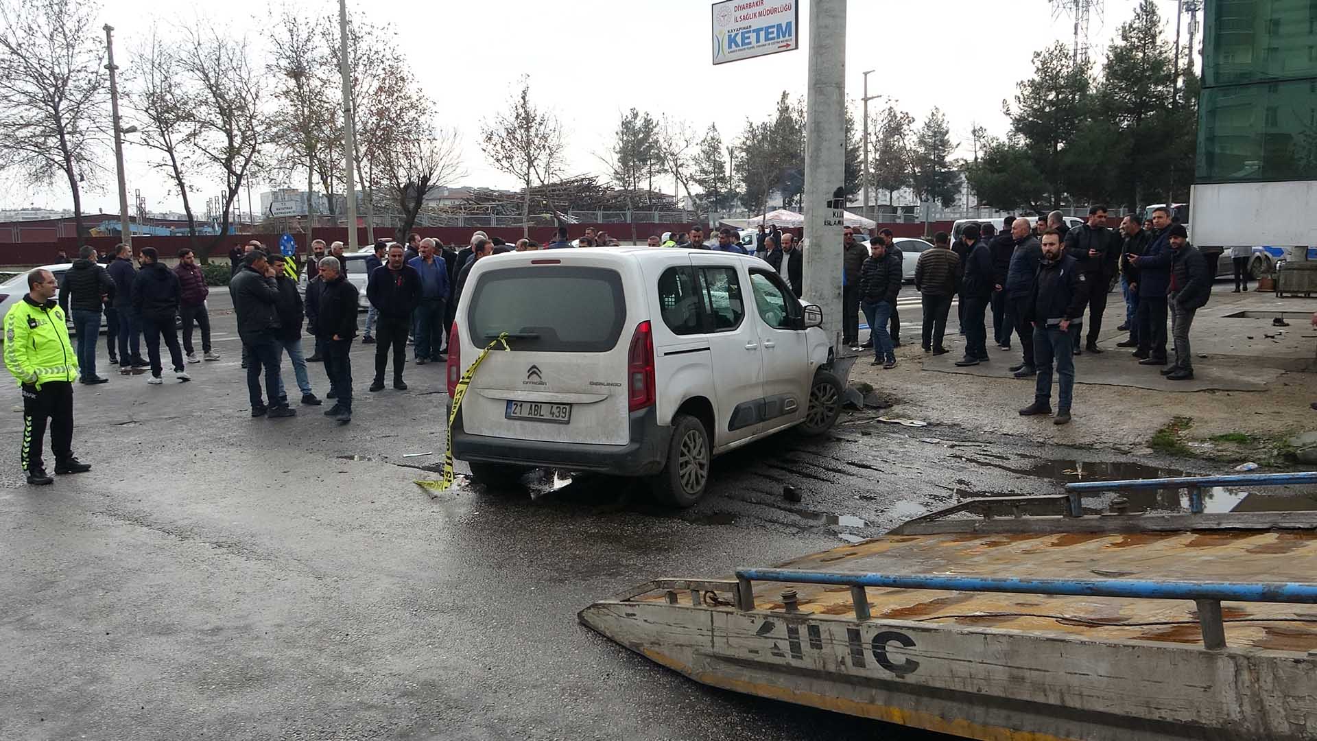 Diyarbakır’da 1 Kişinin Öldüğü Feci Kaza Güvenlik Kamerasına Yansıdı