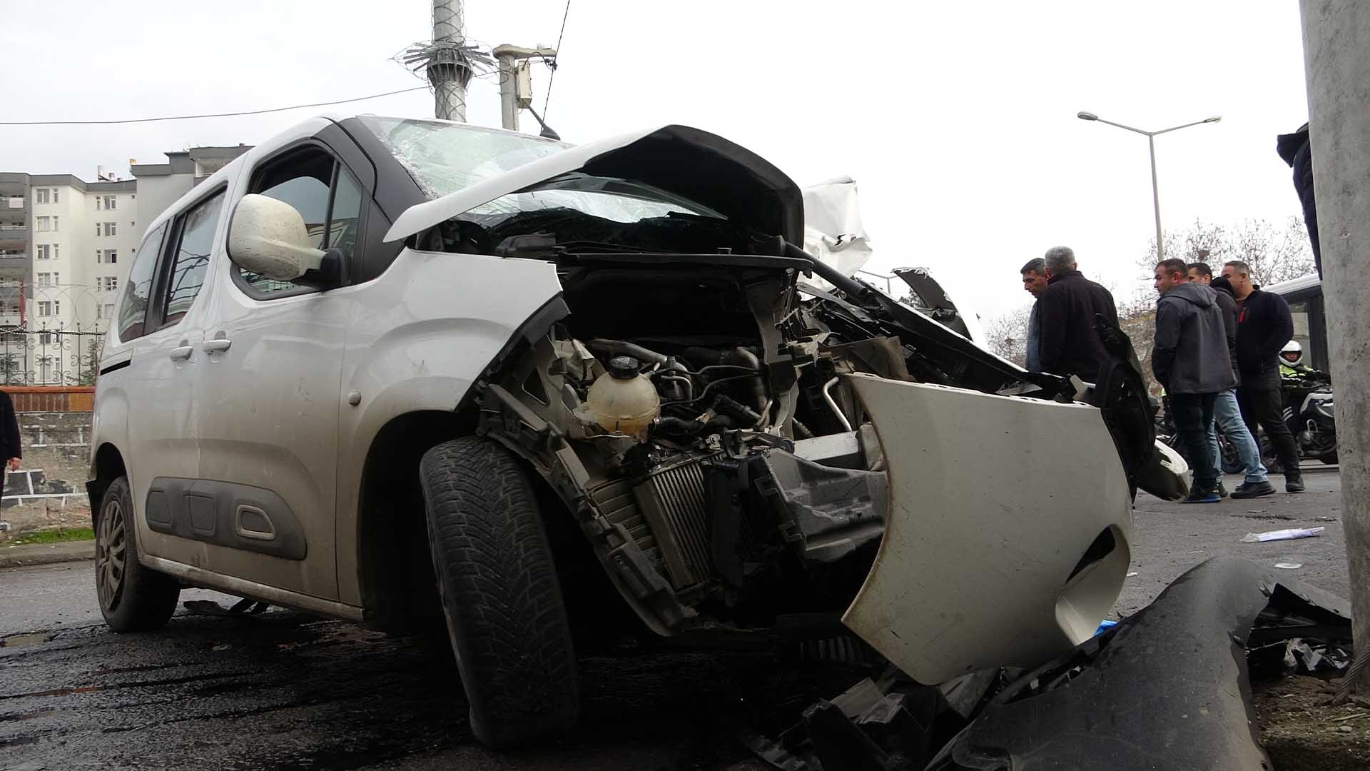 Diyarbakır’da Feci Kaza 1 Ölü, 3 Ağır Yaralı 1