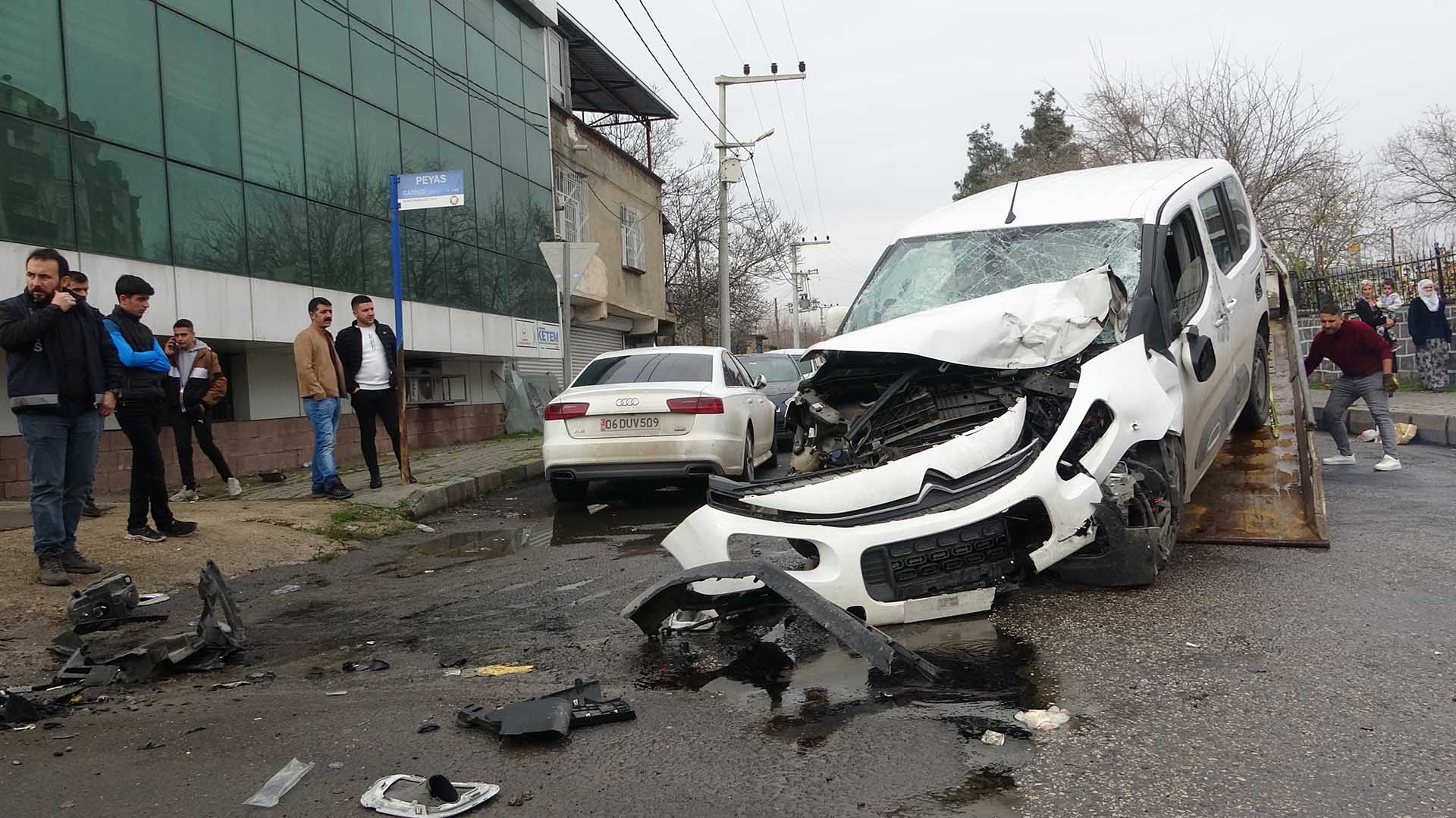 Diyarbakır’da Feci Kaza 1 Ölü, 3 Ağır Yaralı 4