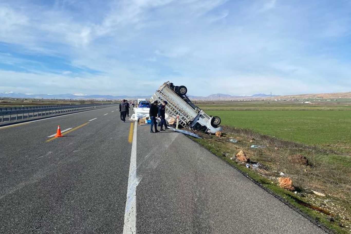 Diyarbakır’da Kamyonet Şarampole Savruldu 3 Yaralı 3