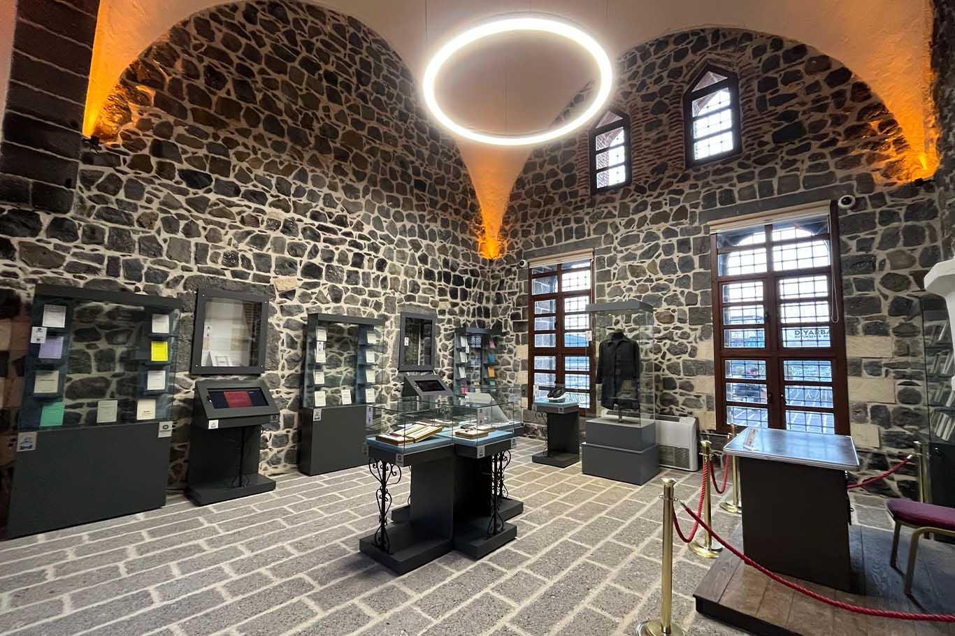 Diyarbakır’da Sezai Karakoç Kültür Ve Edebiyat Evi Açıldı 1