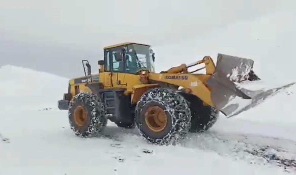 Doğu'da Kar Nedeniyle Kapanan Köy Yolları Ulaşıma Açılıyor