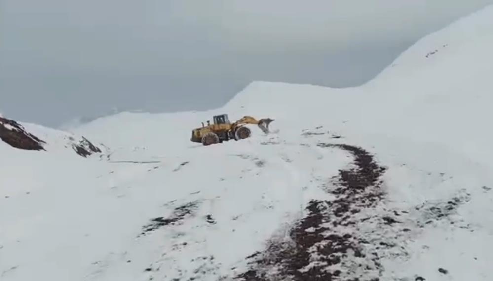 Doğu'da Kar Nedeniyle Kapanan Köy Yolları