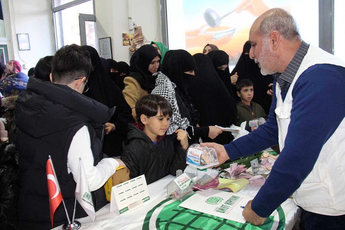 Hüda Par Diyarbakır Kadın Kolları Ziynetleriyle Gazze'ye Destek Verdi 2