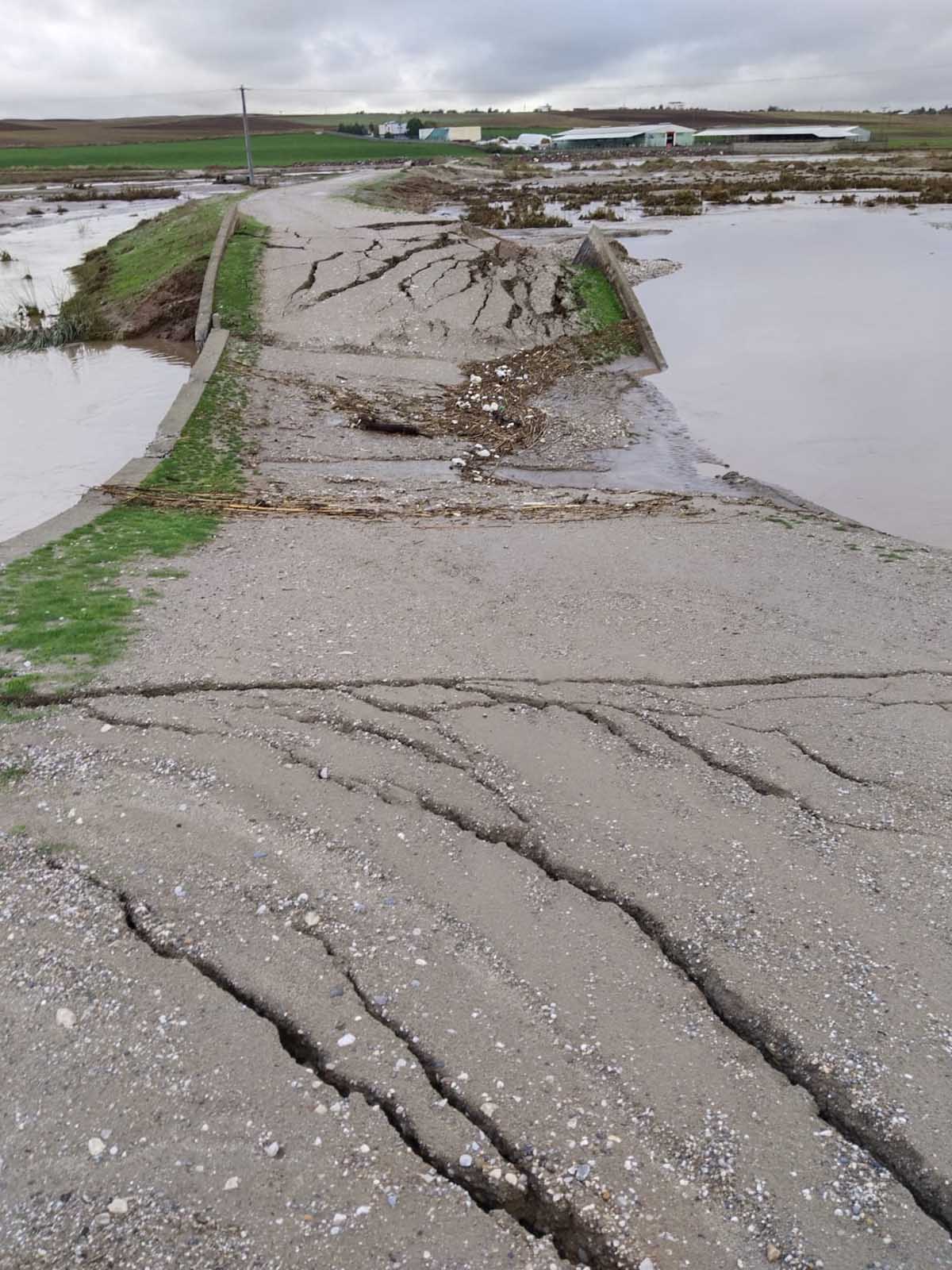 Köprü Yok, Yol Bozuk, Vatandaşlar Mağdur 3