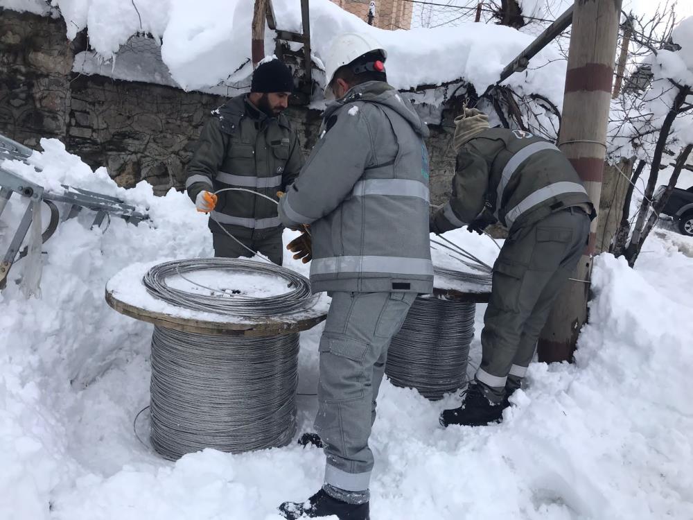 Şırnak’ta Enerji Şirketi Işçilerinin Karlı Bölgelerde Zorlu Mücadelesi3