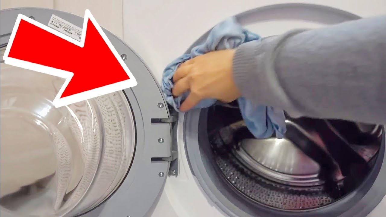 Cumhuriyet.com.tr'deki habere göre; Çamaşır makinesinin temizliği için evde bulunan malzemeler kullanılabilir. Bunlar arasında:

Sirke: Çamaşır makinesinin içindeki kireç ve kirleri çıkarmak için sirke kullanılabilir. 1 su bardağı sirkeyi makinenin boş olan tamburuna dökün ve normal programda yıkayın.