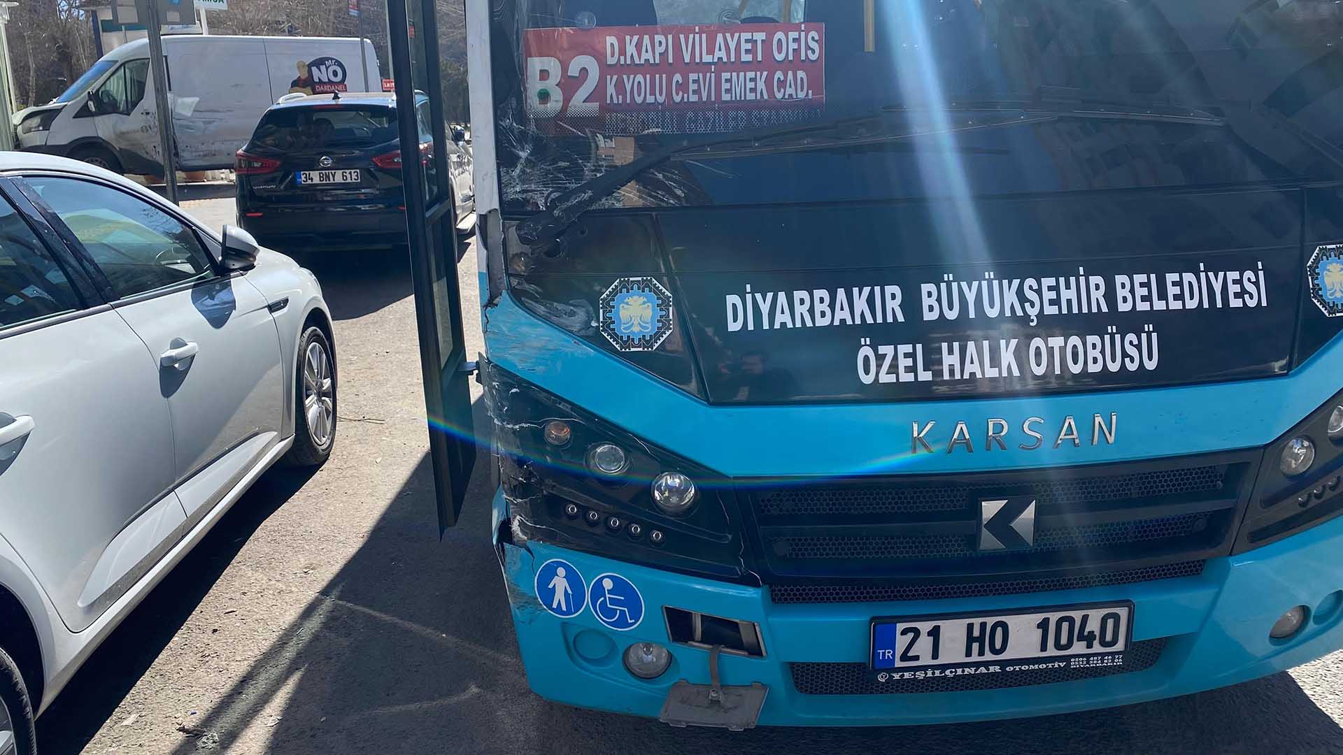 Diyarbakır’da 4 Aracın Karıştığı Kaza 1