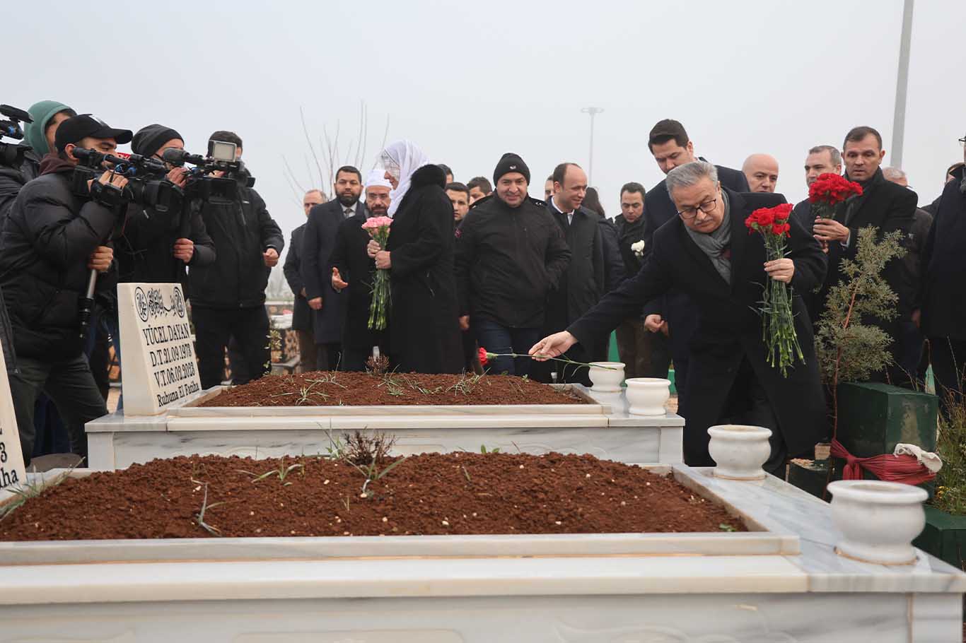 Diyarbakır'da Depremde Vefat Edenler Anıldı 6