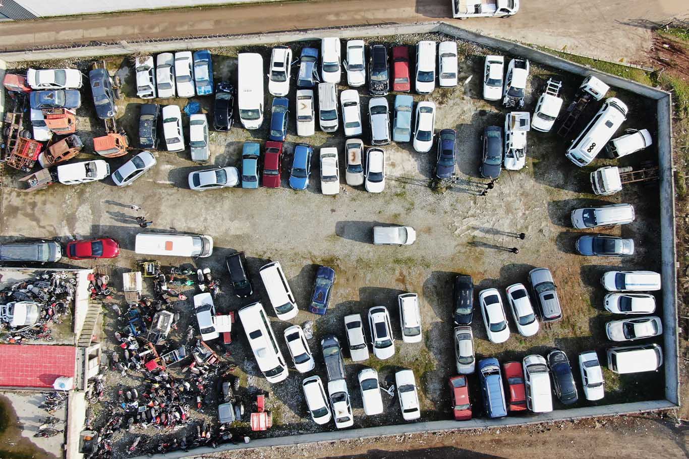 Diyarbakır’da Milyonluk Araçlar Yıllardır Çürümeye Terk Edildi 8