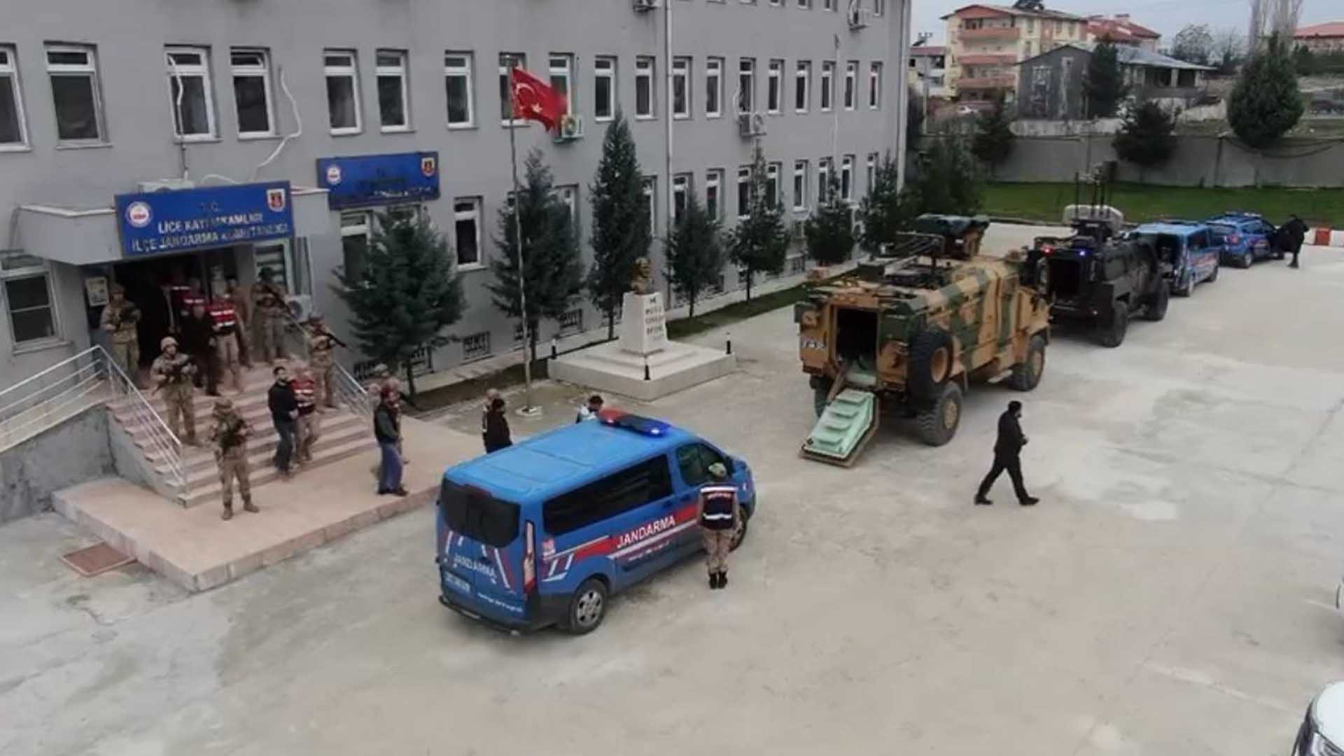Diyarbakır’da Mi̇t Ve Jandarma Operasyonu 1