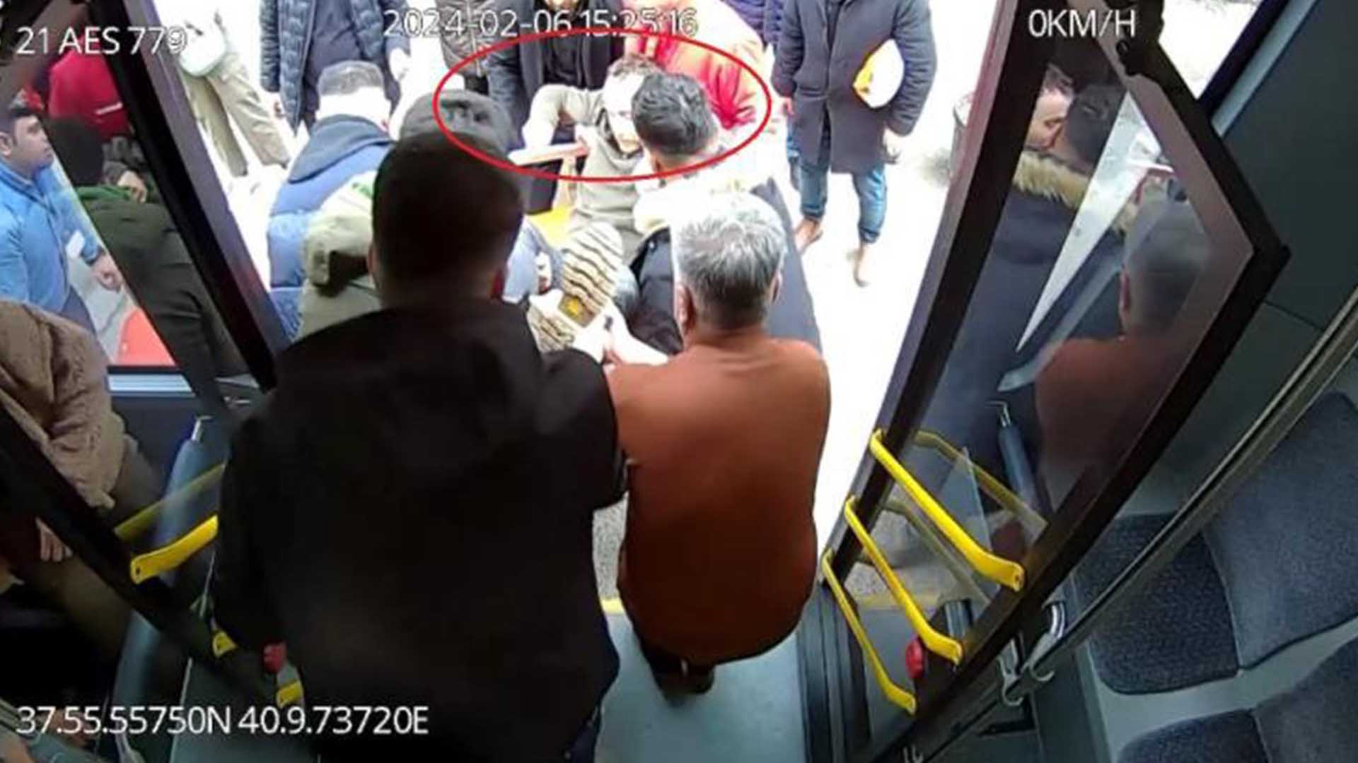 Diyarbakır’da Rahatsızlanan Öğretmen, Otobüsle Hastaneye Yetiştirildi 4