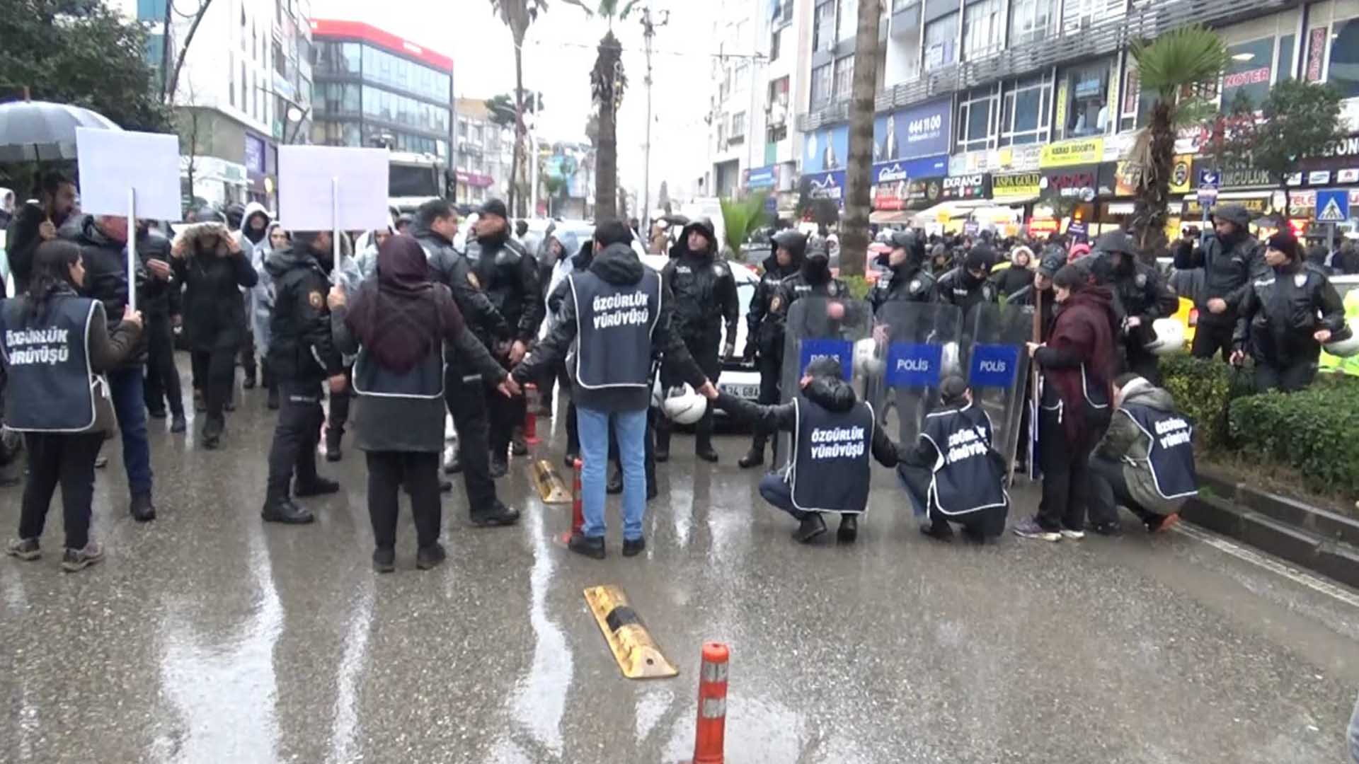 Öcalan Yürüyüşüne Polis Müdahale Etti 2