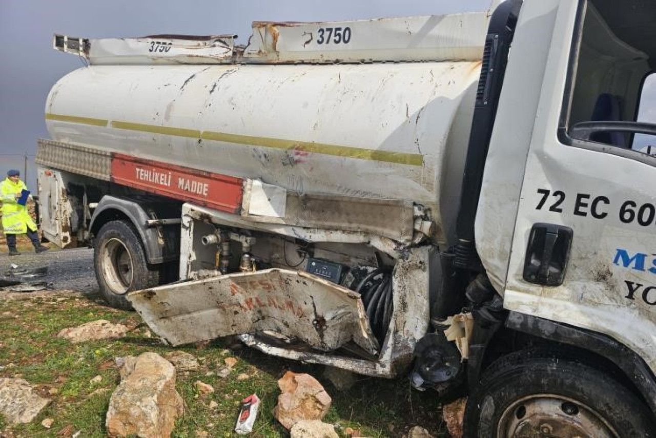 Son Dakika! Mardin'de Tanker Ile Minibüs Çarpıştı! 9 Yaral