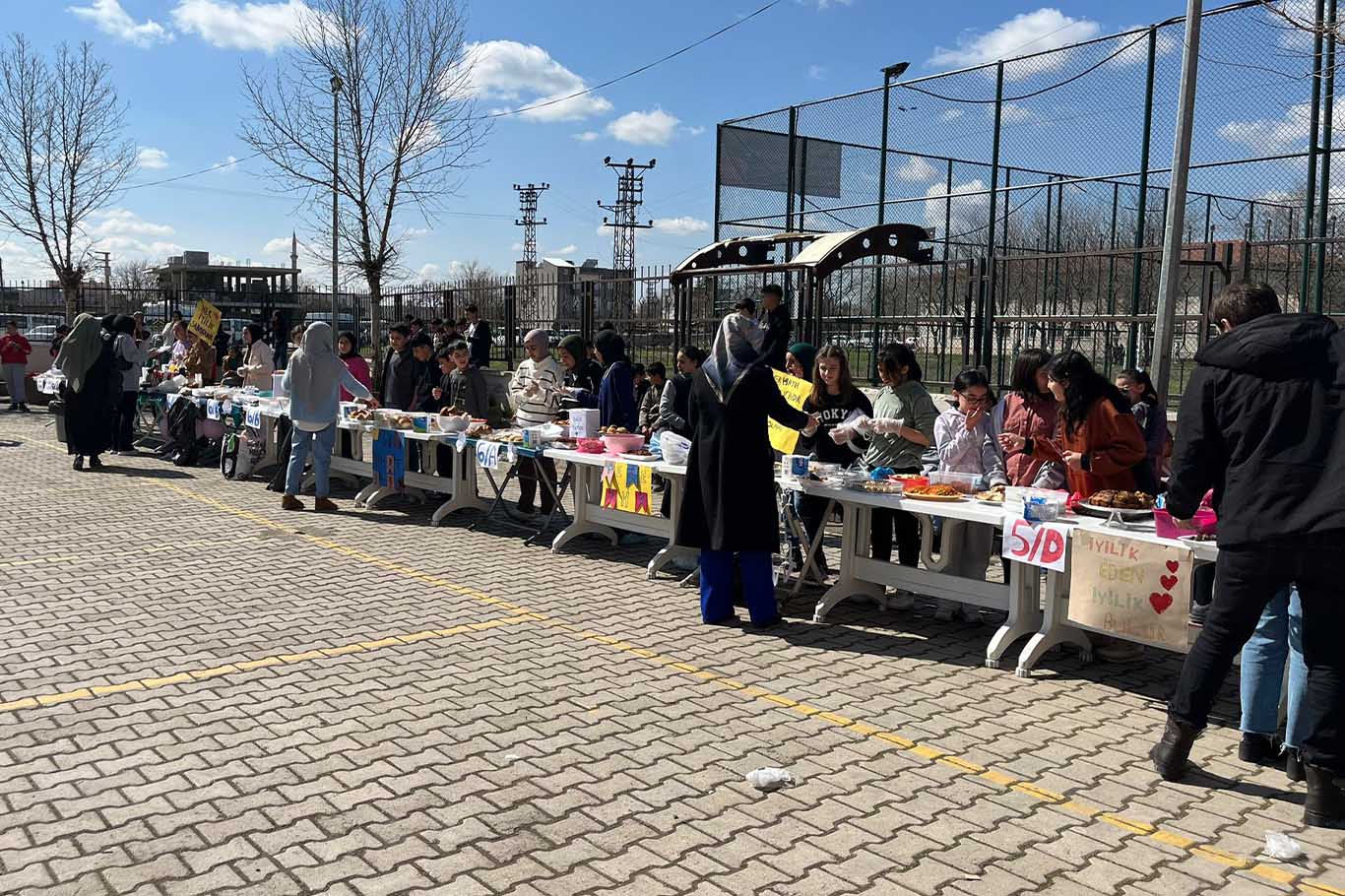 Bismil’de Okulda Düzenlenen Kermes Ile 60 Aileye Yardım 10