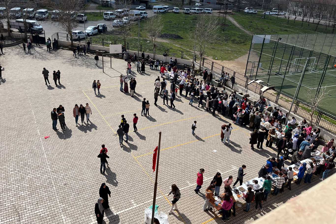 Bismil’de Okulda Düzenlenen Kermes Ile 60 Aileye Yardım 3