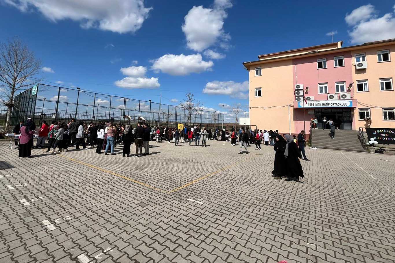 Bismil’de Okulda Düzenlenen Kermes Ile 60 Aileye Yardım 7