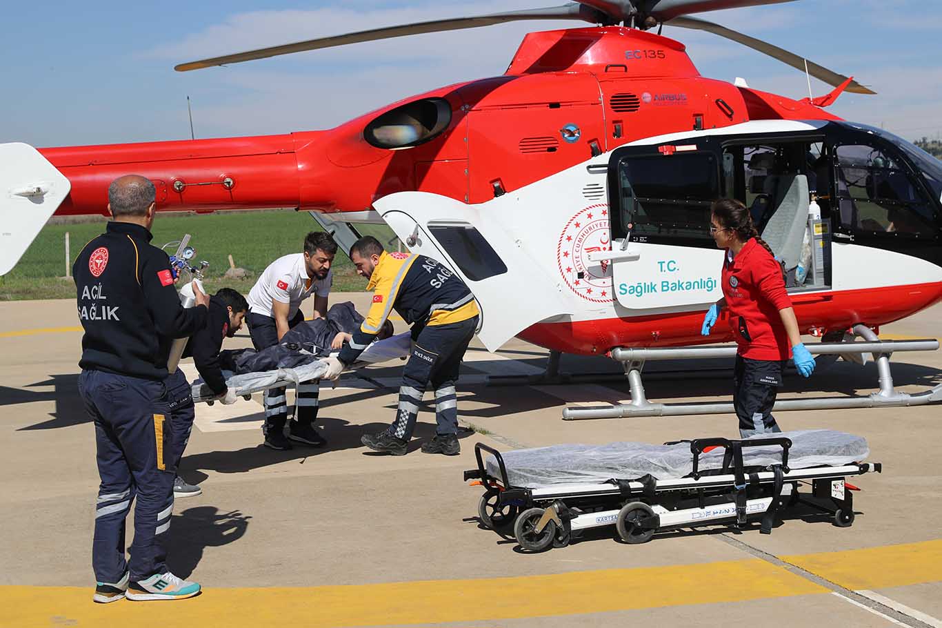 Diyarbakır'da Ambulans Helikopter Epilepsi Nöbeti Geçiren Çocuk Için Havalandı 1