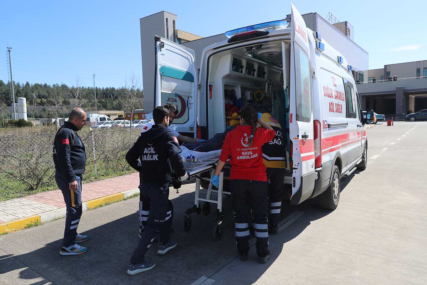 Diyarbakır'da Ambulans Helikopter Epilepsi Nöbeti Geçiren Çocuk Için Havalandı 2