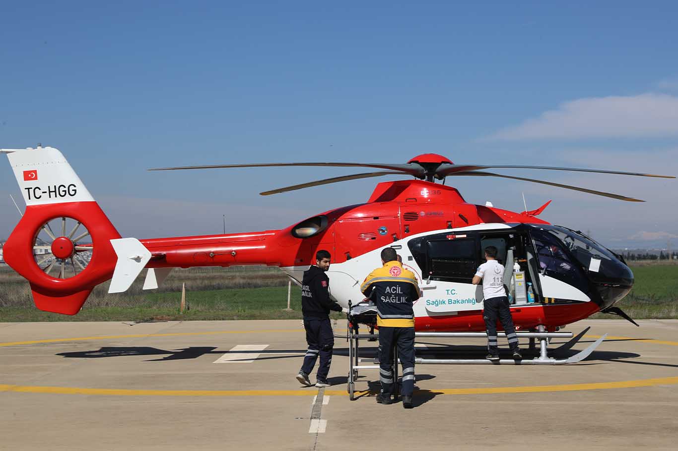 Diyarbakır'da Ambulans Helikopter Epilepsi Nöbeti Geçiren Çocuk Için Havalandı 3
