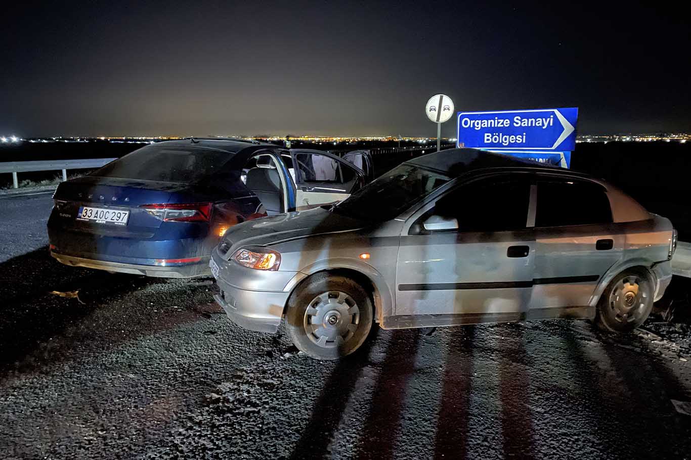 Diyarbakır'da Iki Otomobil Çarpıştı! 1 Ölü, 3 Yaralı (2)