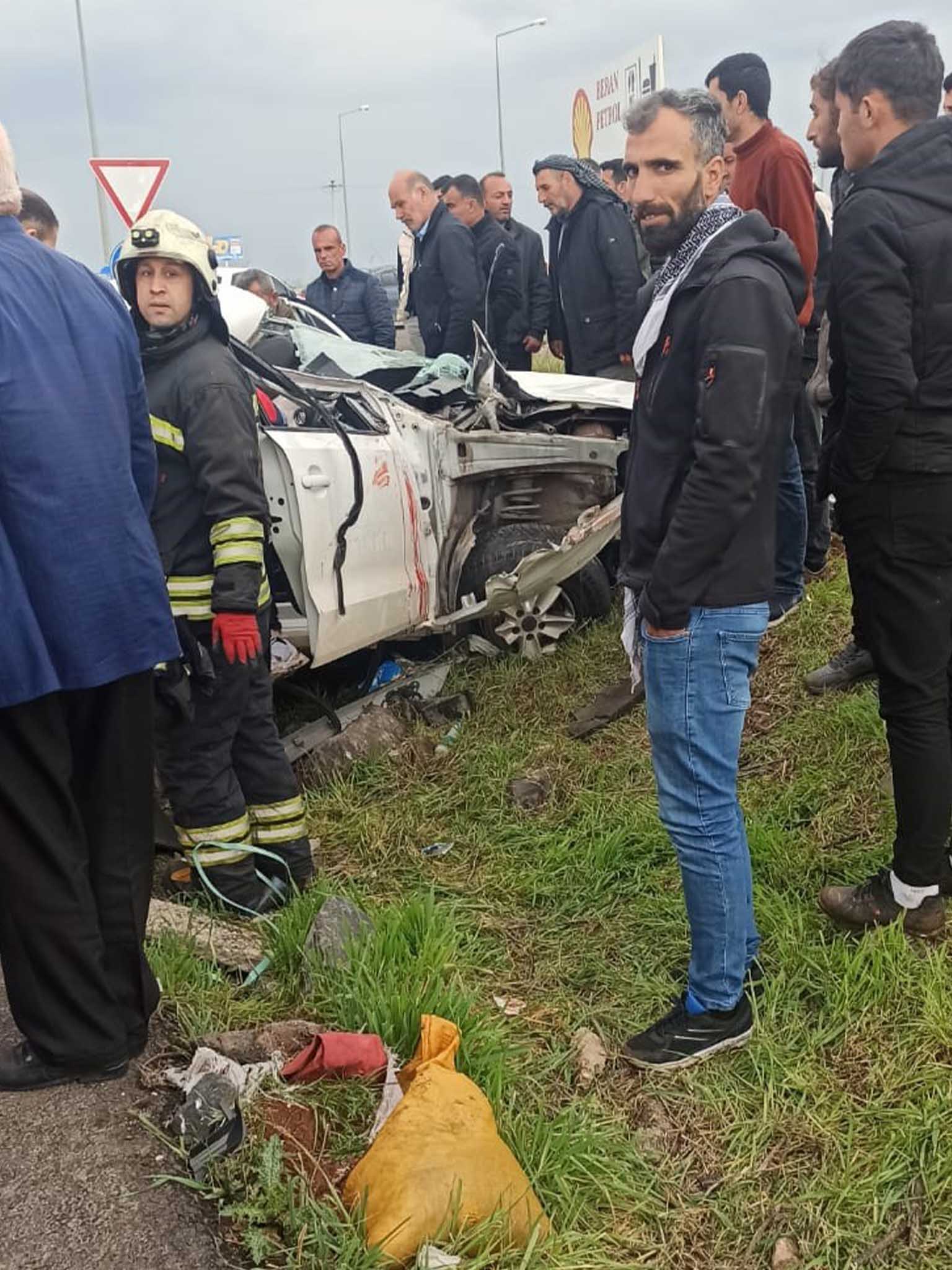 Diyarbakır’da Takla Atan Otomobilde 2 Kişi Yaralandı 2